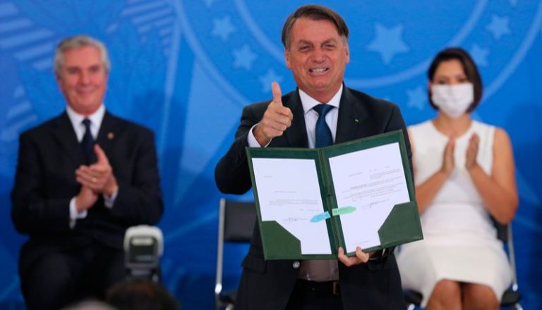 Presidente envia carta à Índia pedindo agilidade no envio de vacina