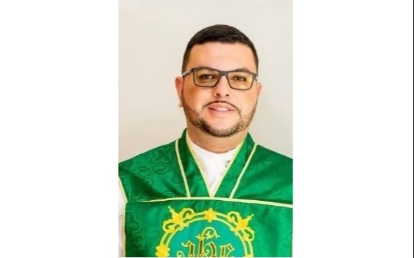 Quadro de saúde de padre internado com Covid continua grave