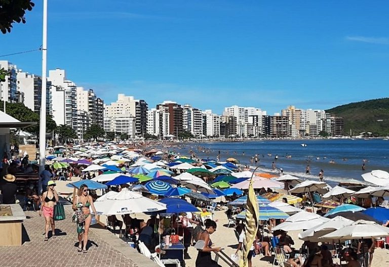 Aglomerações de fim de ano: aumento de casos de Covid na primeira quinzena de janeiro