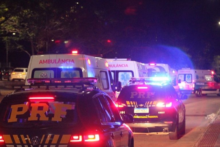 “Deus colocou anjos em nossas vidas”, desabafa filha ao ver mãe ser trazida de Manaus para o ES