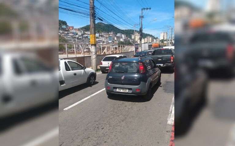 Motoristas enfrentam lentidão no trânsito na região da Segunda Ponte