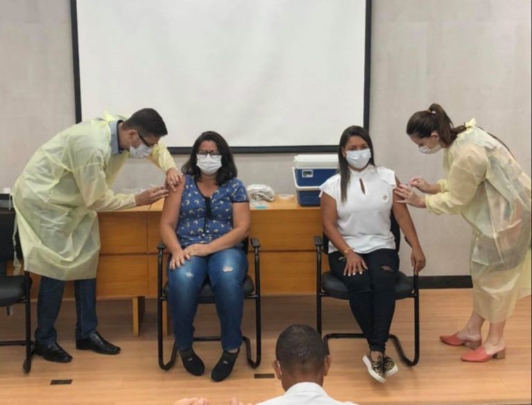 Profissionais da saúde são as primeiras vacinadas em Colatina