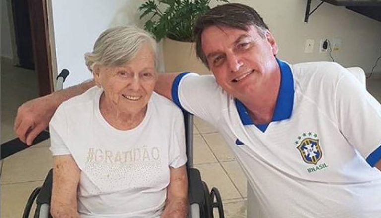 Bolsonaro diz que votou para que a mãe seja vacinada contra a Covid