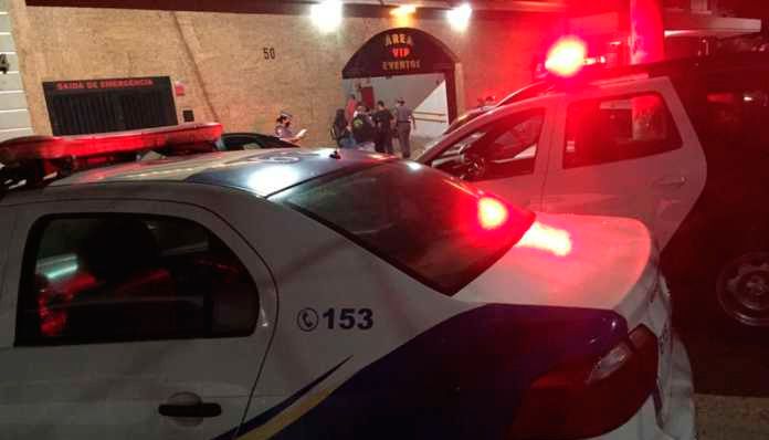 Festa clandestina com idosos é interrompida pela prefeitura