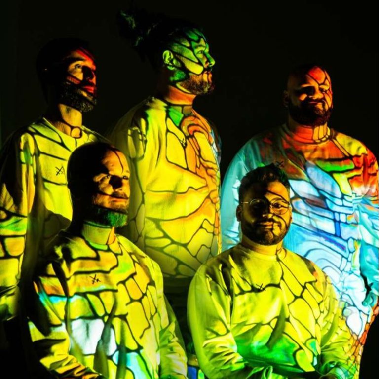 Banda Maneva lança parte de “Caleidoscópico”, álbum comemorativo
