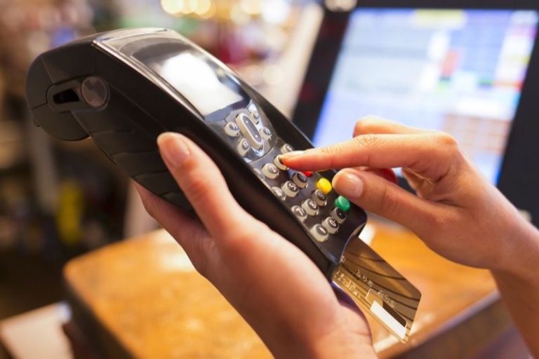 Hacker anuncia dados de cartão de crédito de brasileiros por US$ 50 mil