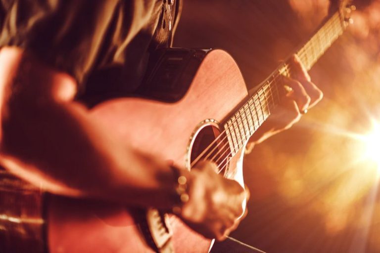 Veja a lista com as 50 músicas mais tocadas nos últimos carnavais
