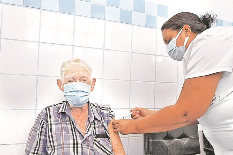 Espírito Santo já tem mais de 100 mil vacinados contra Covid