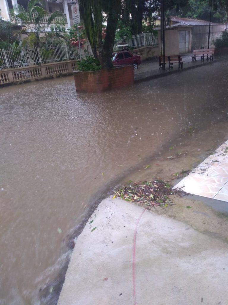 Instituto emite novo alerta de chuvas intensas até quinta