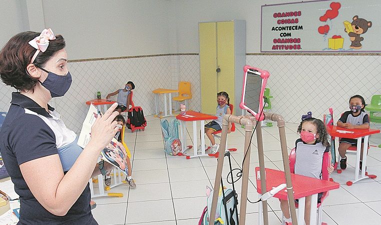 Pediatras fazem cartilha para orientar volta às aulas