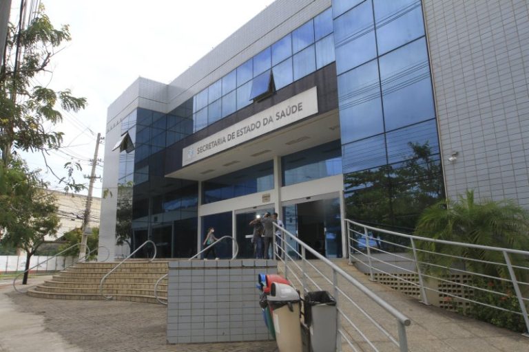 Estado abre 900 vagas para atuar contra a Covid com salários de até R$ 10 mil