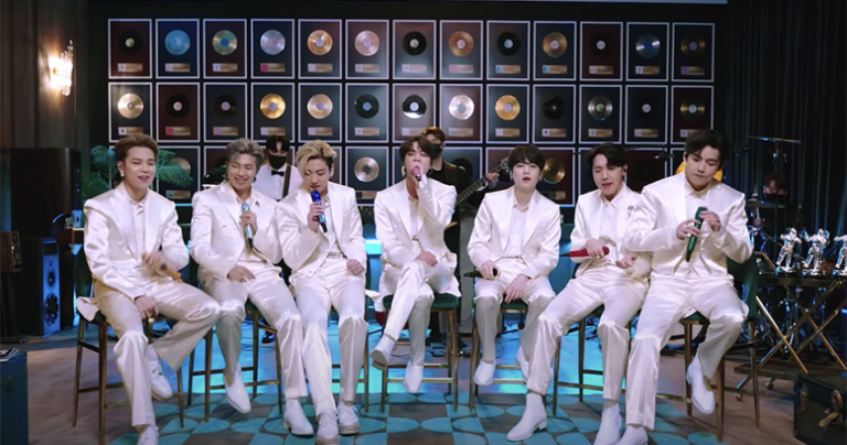 BTS canta sucessos em apresentação brilhante no MTV Unplugged