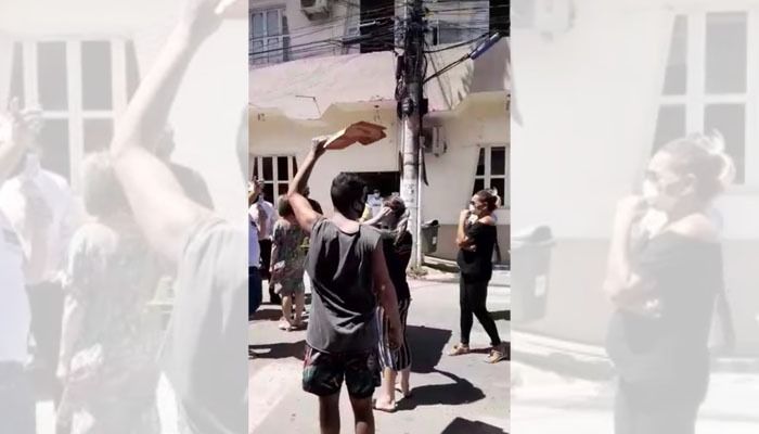 Comerciantes de Piúma contra a quarentena protestam em frente à prefeitura