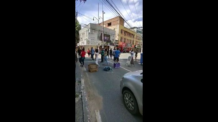 Comerciantes protestam em cidades no Sul do Estado pela reabertura de lojas