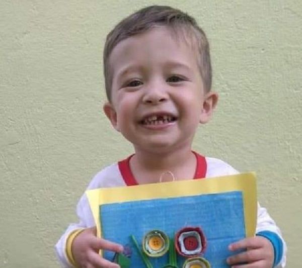 Criança de 3 anos morre de covid-19 aguardando vaga na UTI