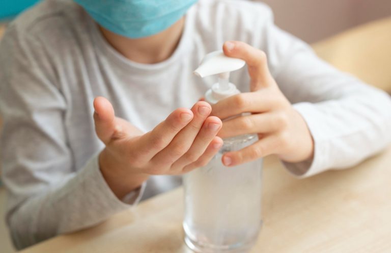 Higienização correta nas escolas: o que os pais precisam saber