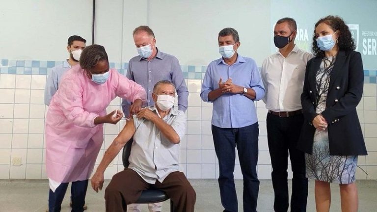 Começa vacinação para idosos acima de 70 anos no Estado