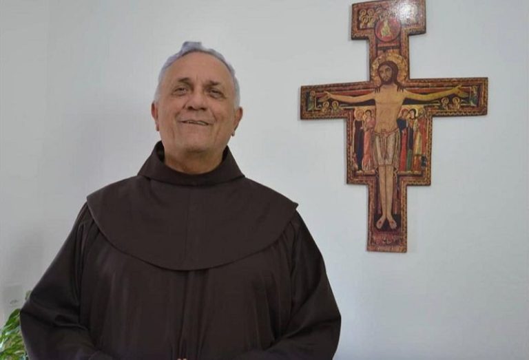 Frei do Convento da Penha testa positivo para Covid e é internado em UTI