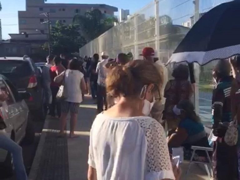 Idosos voltam para casa sem vacina em Guarapari