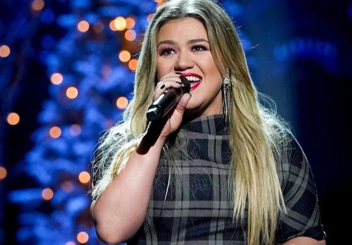 Kelly Clarkson revela ter escrito 60 canções durante o divórcio