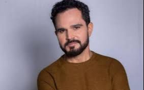 Após entrada no Gospel, Luciano Camargo perdeu seguidores