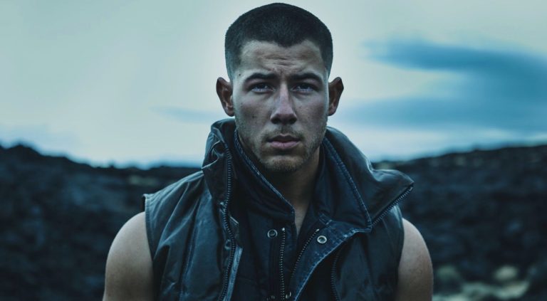 Nick Jonas lança versão deluxe de “Spaceman” com música inédita
