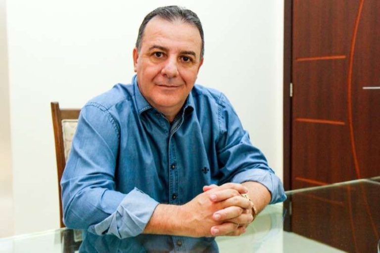 Morre de Covid-19 deputado que propôs lei contra obrigatoriedade de vacina