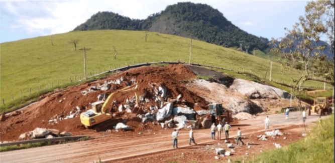 Trecho da BR-101 é interditado para detonação de rocha