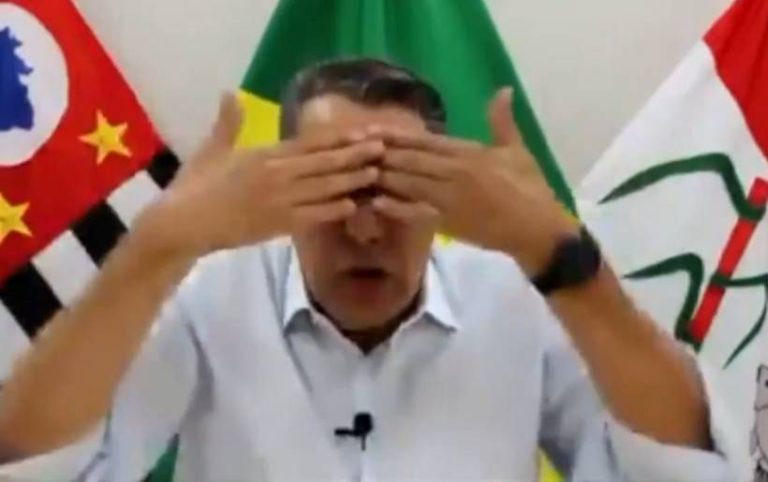 VÍDEO: Prefeito chama negacionistas da pandemia de “zóio tapado”