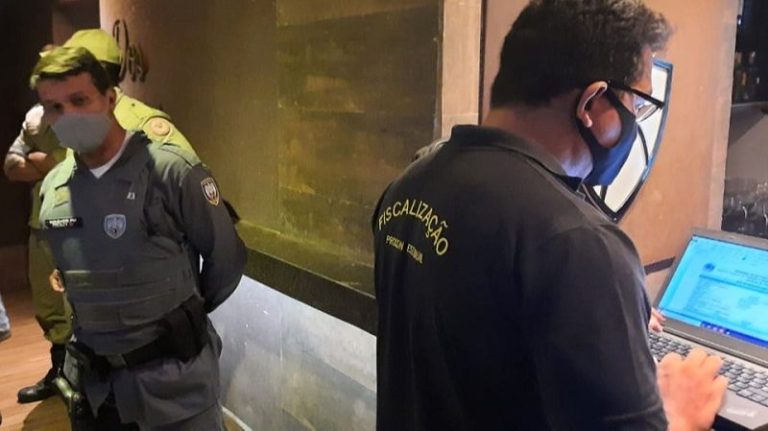 Bares e restaurantes recebem multas de R$ 68 mil por descumprimento de regras sanitárias