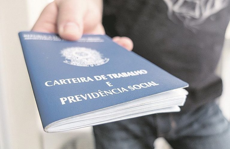 Abertas 863 vagas em estágios e empregos