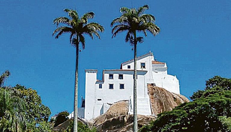 Três freis do Convento infectados por Covid; um deles está intubado