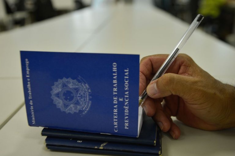 Mais de 230 vagas de emprego abertas em Cariacica