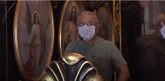 Covid: Frei se emociona após receber alta de hospital e retornar ao Convento