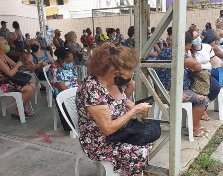 Covid: Idosos e profissionais da saúde ficam sem segunda dose em Guarapari