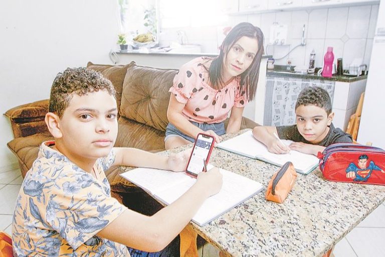 “Não consigo manter meus filhos estudando em casa”