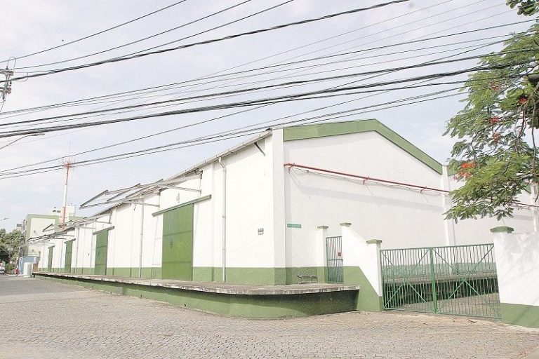 Galpões do IBC são entregues para o Ifes e serão ocupados por professores e alunos