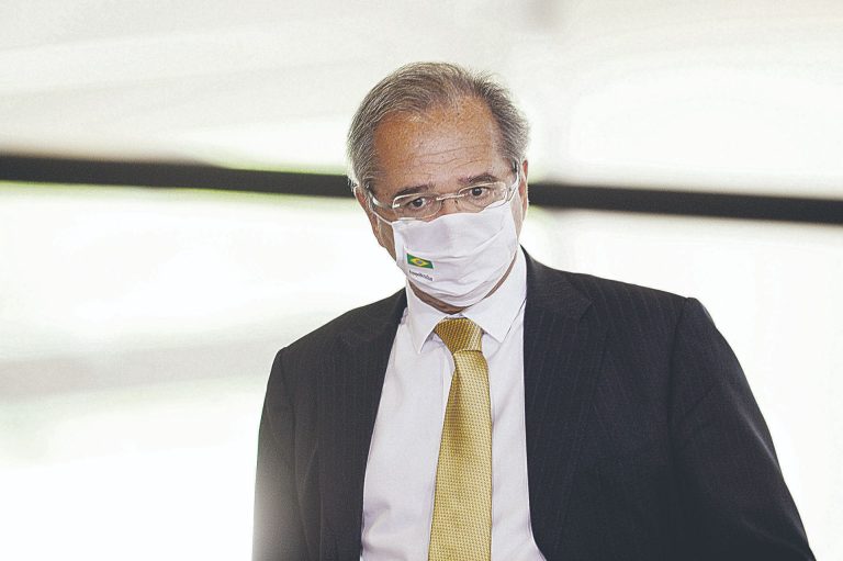 Guedes diz que ‘chinês inventou o vírus’ e tem vacina menos eficiente do que os EUA