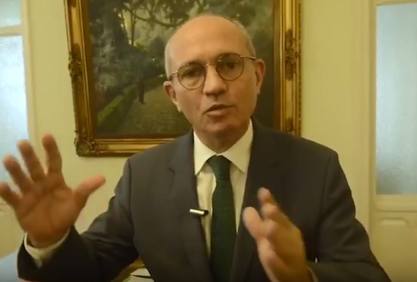Ex-governador Paulo Hartung recebe vacina contra a Covid-19