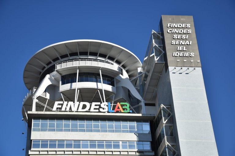 Findes negocia compra de vacina russa