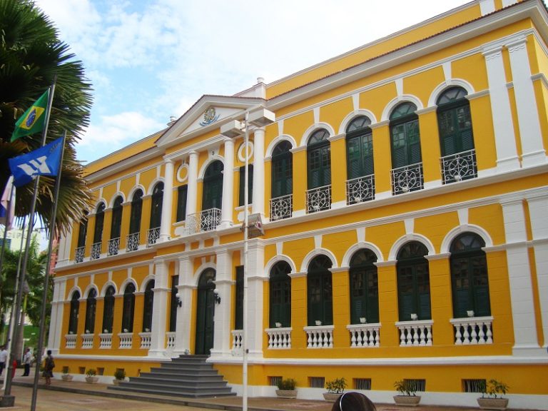 Prefeitura abre processo seletivo com 447 vagas em Cachoeiro
