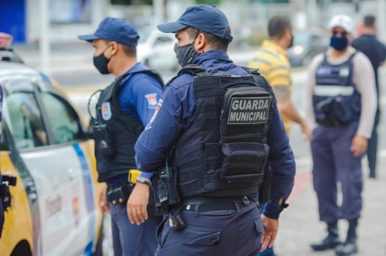 Profissionais de segurança começam a ser vacinados em Vitória nesta terça