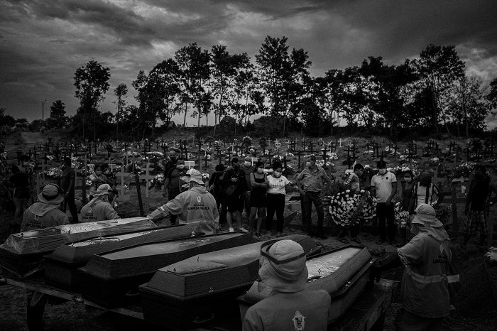Brasil chega à marca de 400 mil mortos por Covid-19