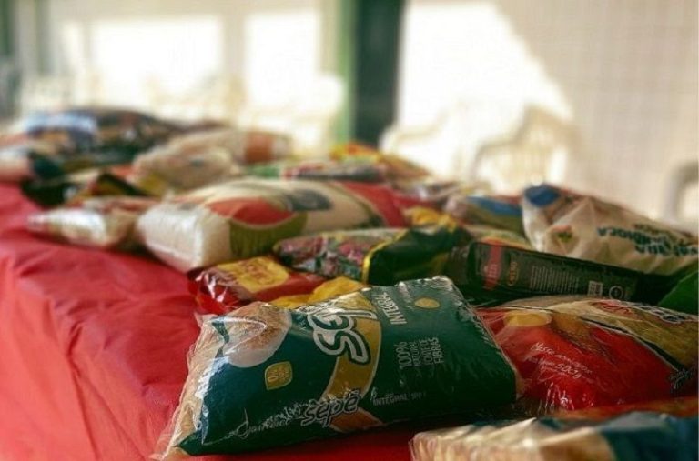 Serra faz campanha para arrecadar alimentos na hora da vacinação