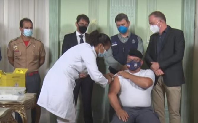 Começa vacinação de profissionais das forças de segurança no Estado