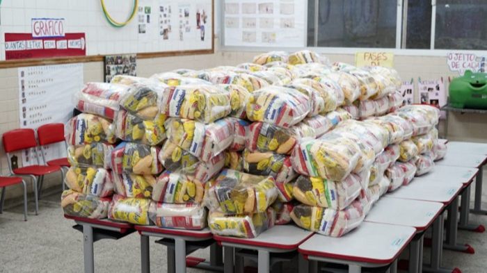 Vitória vai doar mais de 43 mil kits alimentação para estudantes
