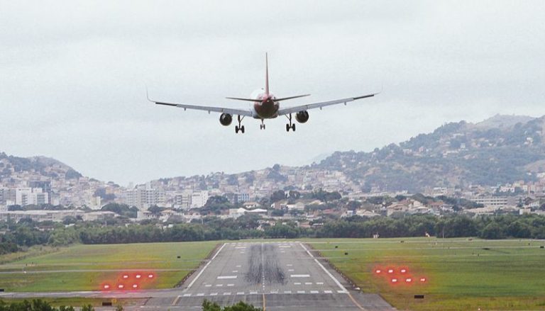 Covid: Governo restringe entrada no país para reduzir risco de contágio de novas variantes