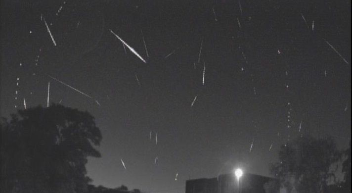 Chuva de meteoros Eta Aquáridas atinge pico nesta madrugada e pode ser vista de casa