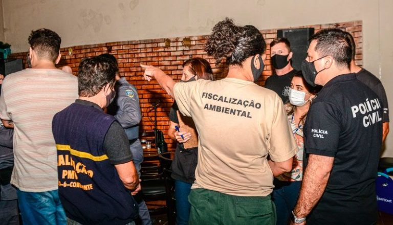 Evento com 500 pessoas é interditado em Jardim Camburi