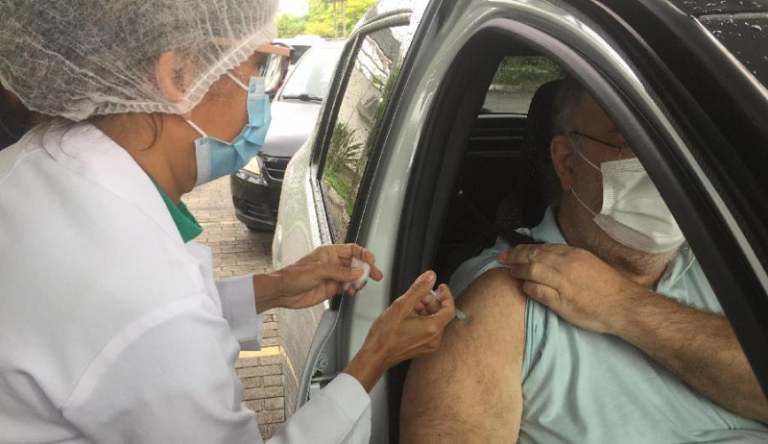 Estado quer concluir vacinação de todos os professores em junho